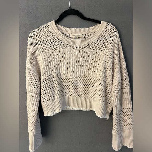 Sweaters - Happily Grey Wide Sleeve Cropped Sweater Sz Medium